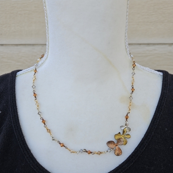 Jewelry - silver gold copper tone beaded necklace with flowers